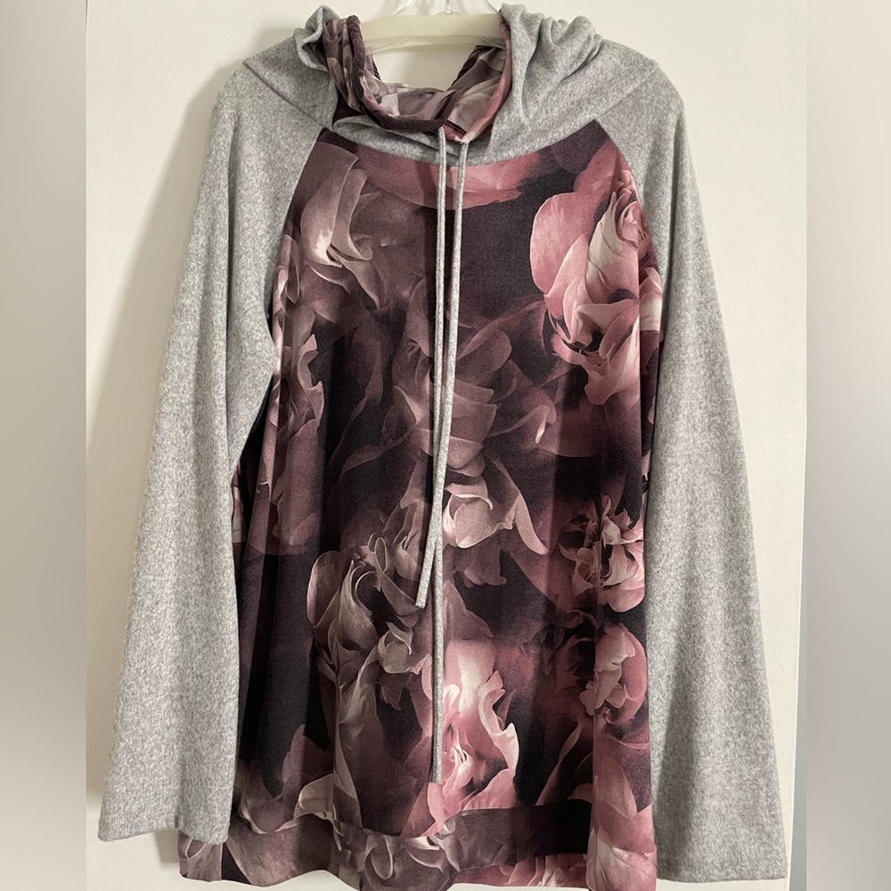 Grey floral soft hoodie. 2X